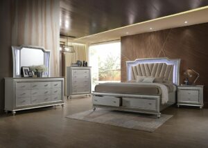 Kaitlyn Bed By Acme | Mobilia Cleopatra Kaitlyn Bed by ACME