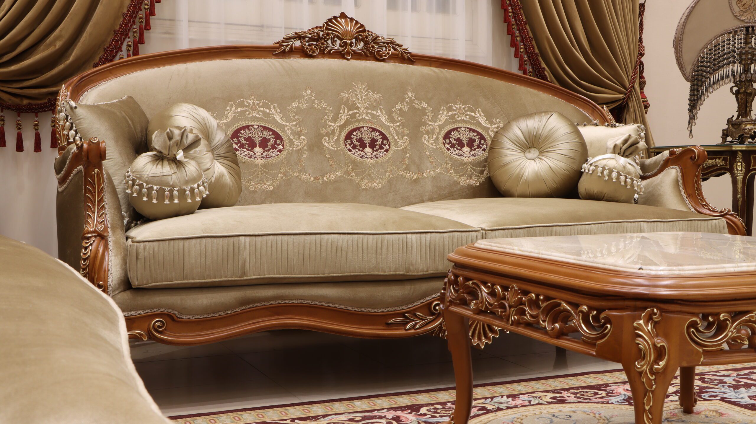 Handmade Elite Gallery Brown Loveseat