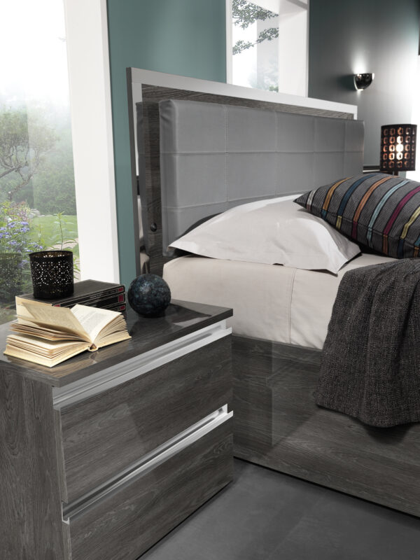 High Gloss Lacquer Oxford Nightstand i26114 By ESF Furniture - Image 2