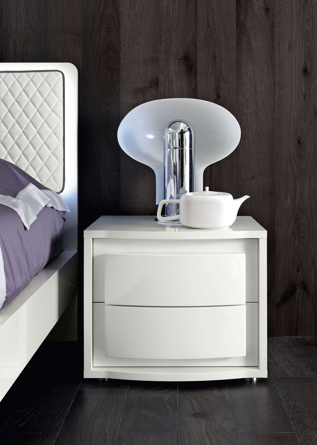 High Gloss Lacquer Dama Bianca Nightstand i25735 By ESF Furniture