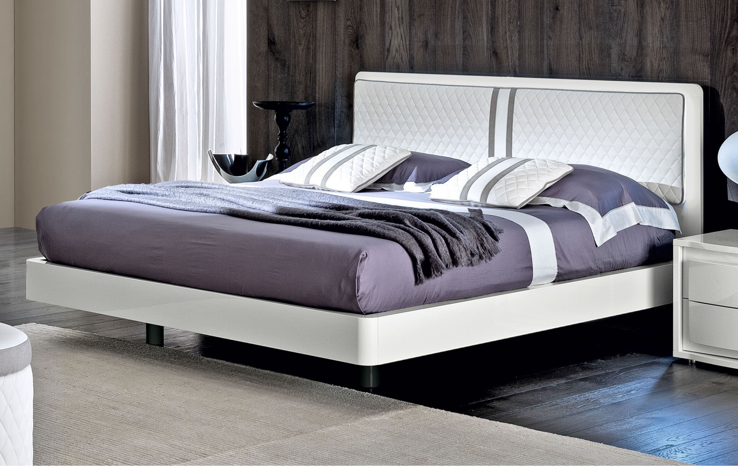 High Gloss Lacquer Dama Bianca Bed p11710 By ESF Furniture