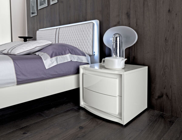Bedrooms_Dama-Bianca_nightstand