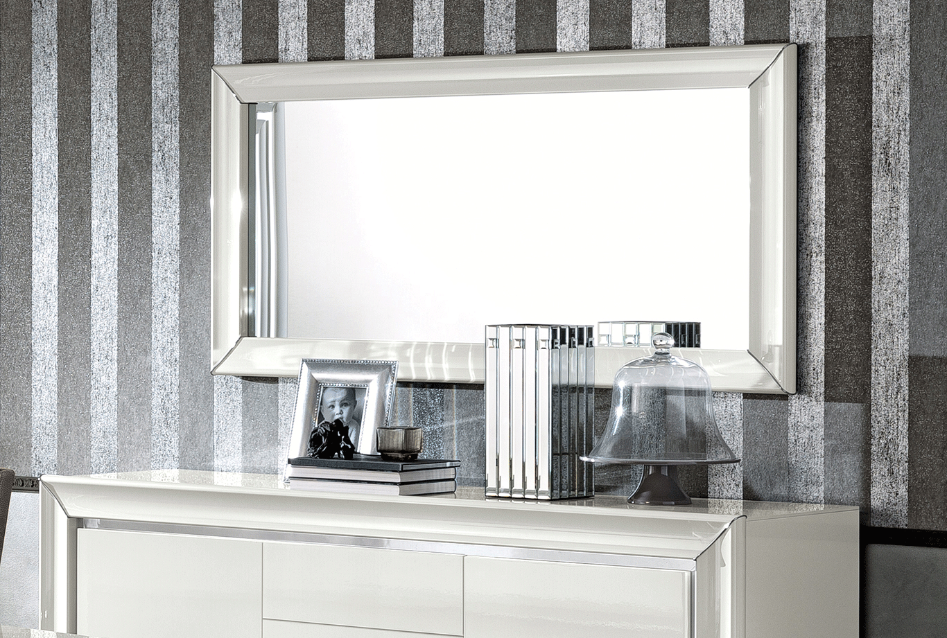 High Gloss Lacquer Dama Bianca buffet mirror i37982 By ESF Furniture