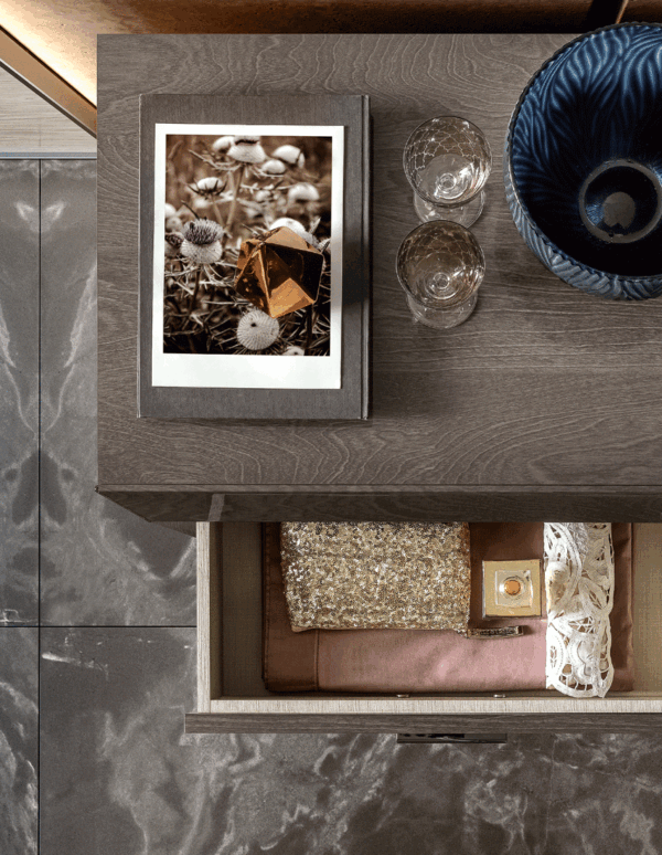Italy_Elite-Night-Boiserie_nightstand