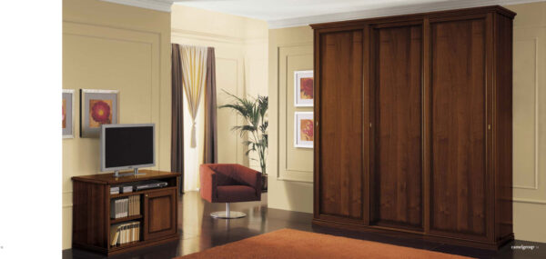 Italy_Nostalgia-NIght_wardrobe