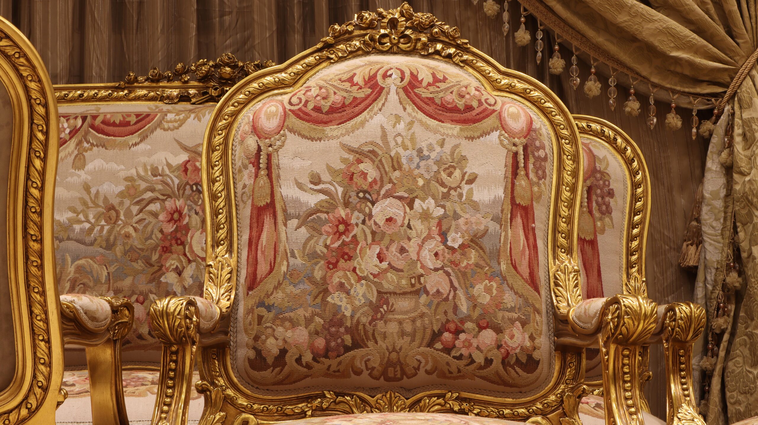 MC-7 natural beige Rococo sofa set . Custom Handmade Furniture Mobilia Cleopatra 31 MC-7 natural beige Rococo sofa set . 31