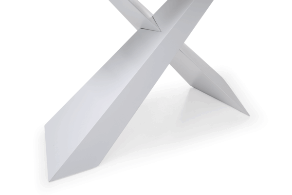 6043-Dining-Table-with-1218-White-Chairs_legs