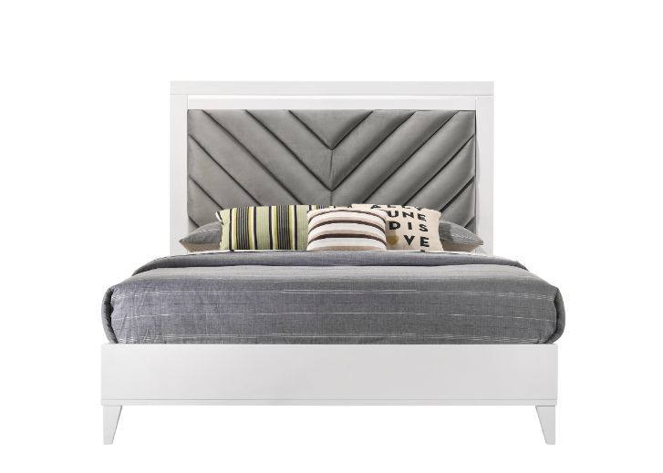 Chelsie Bed by ACME