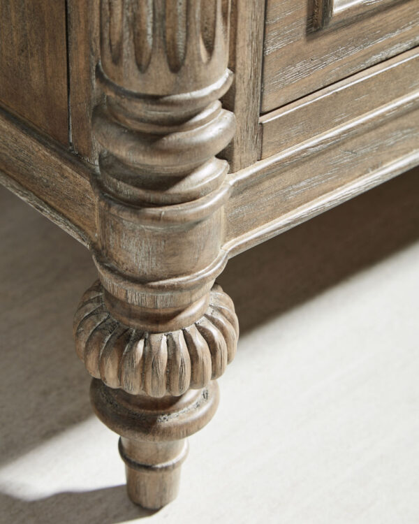 Bachelors Chest Details